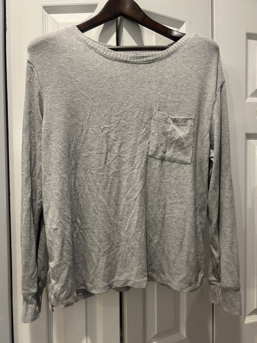 stars above Men's Light Gray Long-Sleeve Pocket Tee